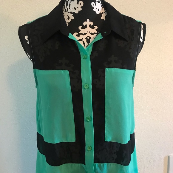 Button down blouse - Picture 2 of 5